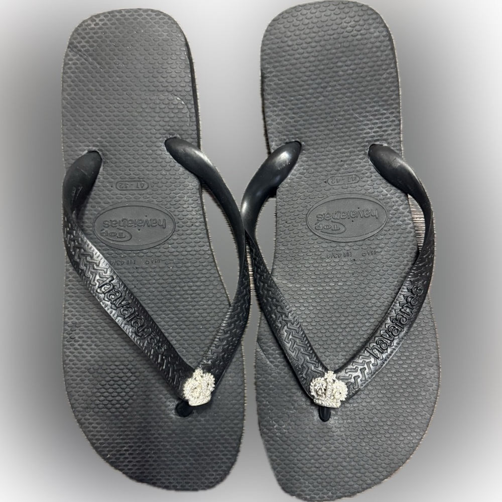 Havaianas Top Black Flip Flops with a Crown Emblem Charm - Sz 41-42 (10.5-12)